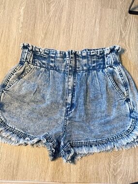 TGLA - High-Waist Paper Bag Light Blue Washed Denim Shorts with Frayed Hem